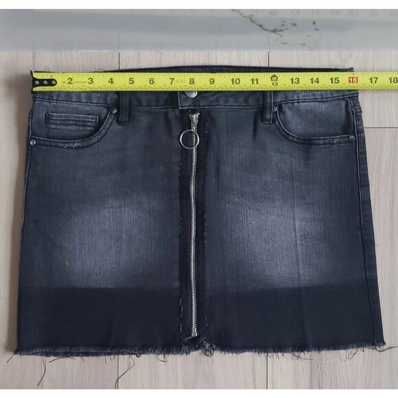 Dollhouse Denim Skirt Womens 5 Black Jean Distressed Zipper Front Mini 32x14 - Picture 5 of 7